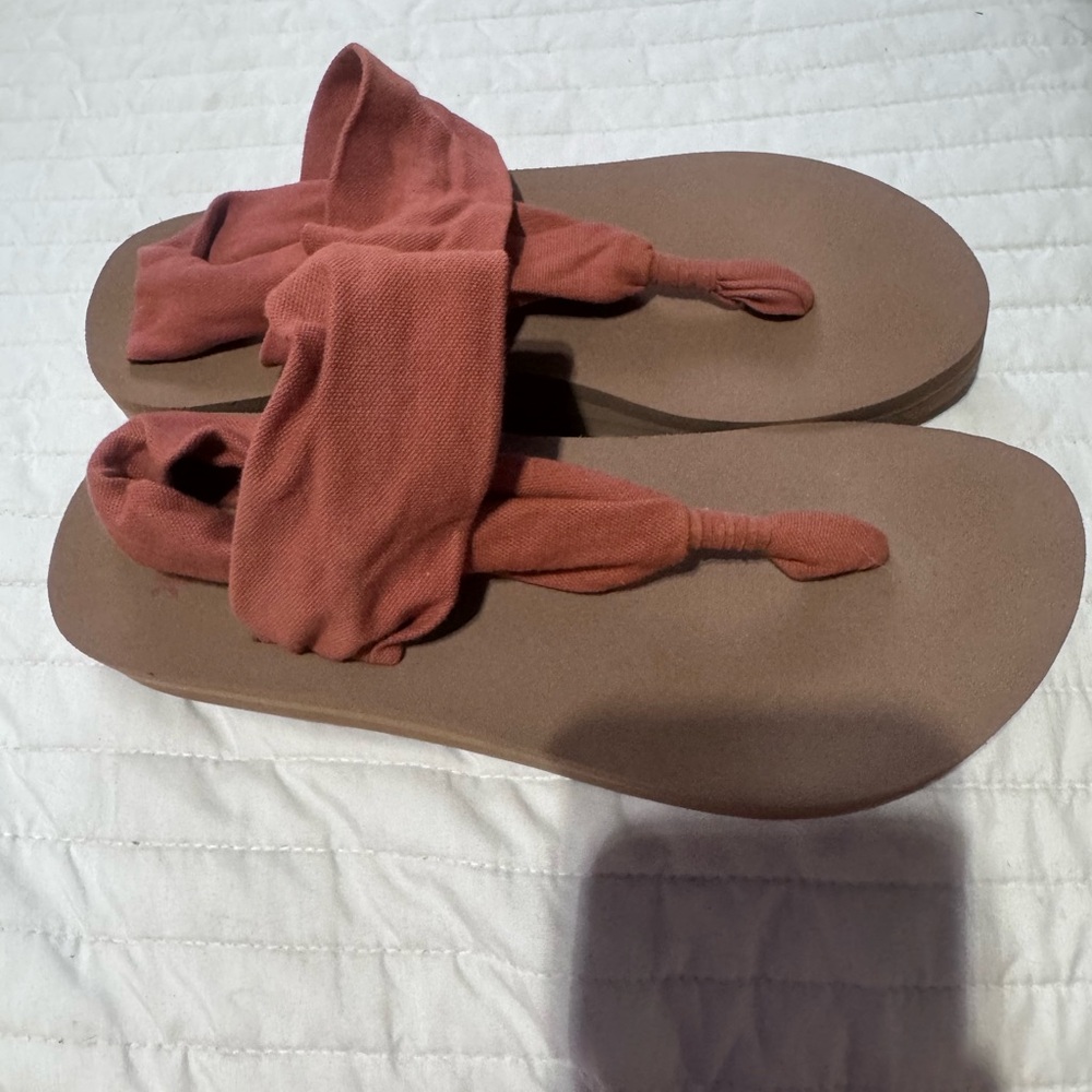Sanuk Brown Sandals Minimalist Design